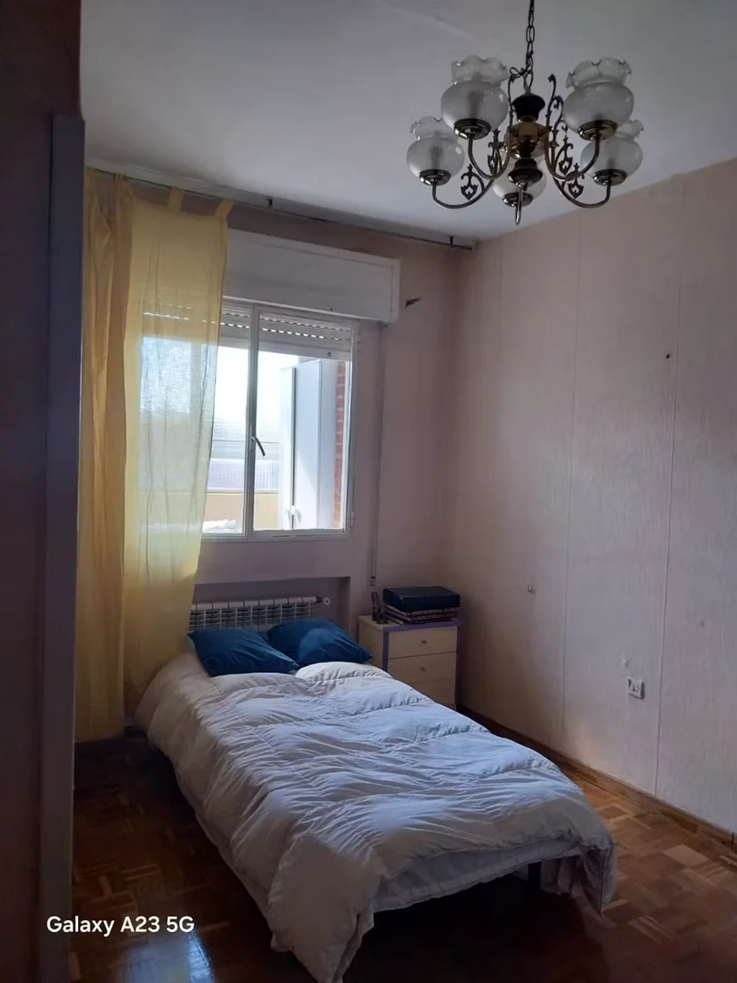 Habitación estudiantil económica cerca del campus en 