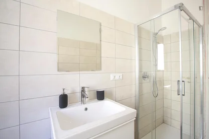 Quarto privado em Via Giuseppe Soli, imagem 15 de 27