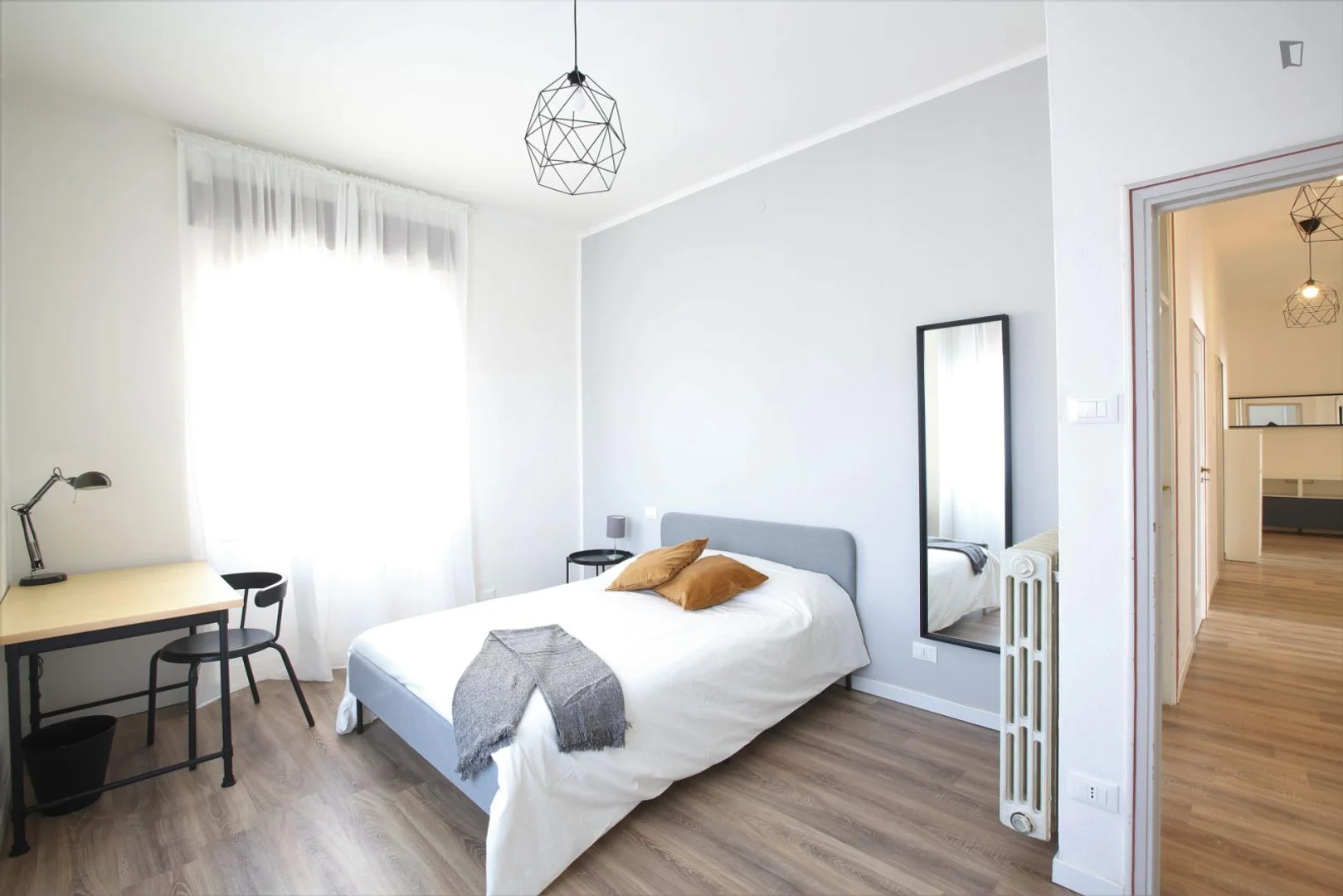 Quarto para alugar em apartamento de estudantes em , totalmente mobilado
