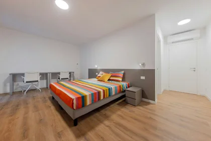 Mehrbettzimmer in der Via della Malvasia, , bild 3 von 10