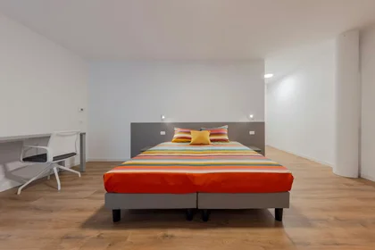 Mehrbettzimmer in der Via della Malvasia, , bild 4 von 10