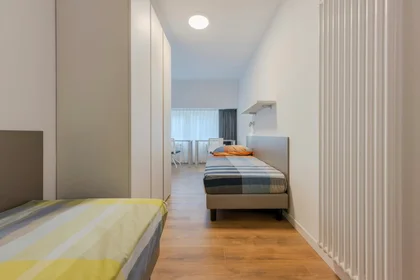 Mehrbettzimmer in der Via della Malvasia, , bild 1 von 10