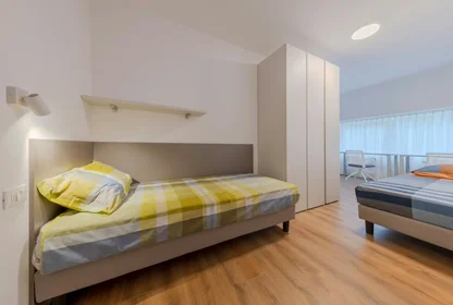 Mehrbettzimmer in der Via della Malvasia, , bild 2 von 10