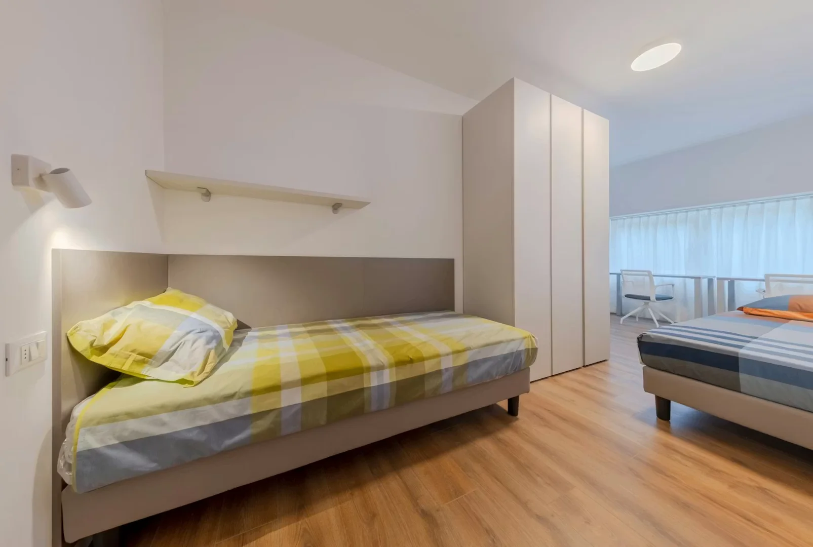 Zimmer in Studentenwohnung in zu vermieten, voll möbliert