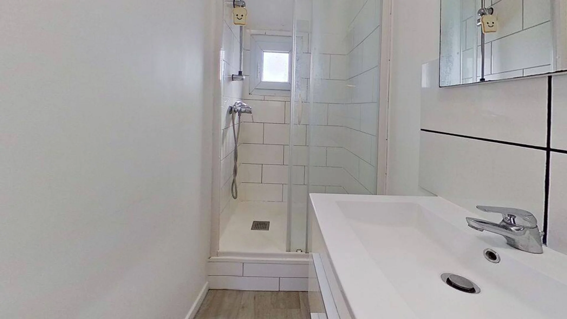 Zimmer in Studentenwohnung in  zu vermieten, voll möbliert