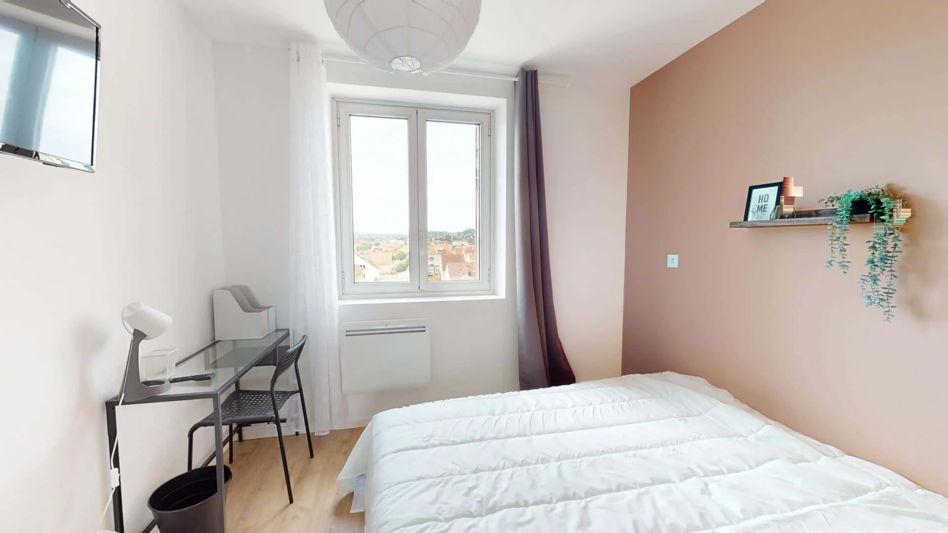Bright and airy student room with easy university access in 