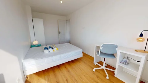 Logement entier à 93 Av. Roger Salengro, 69100 Villeurbanne, France, image 9 de 15