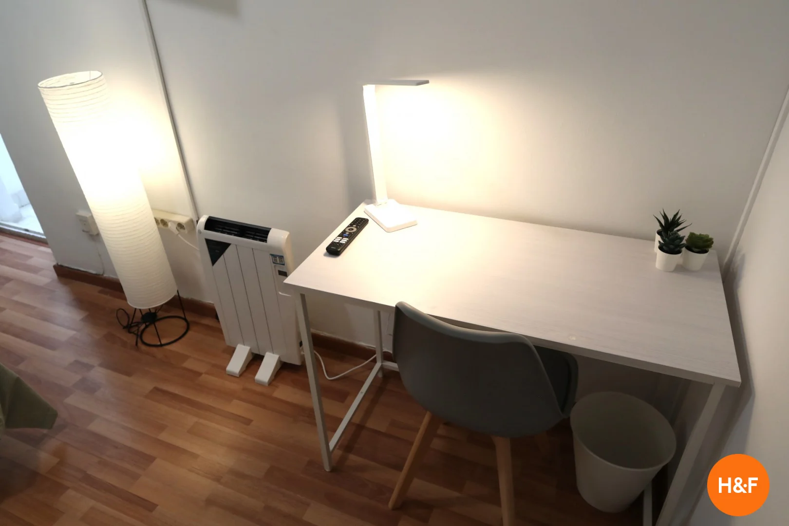 Habitación estudiantil amplia y cómoda en 
