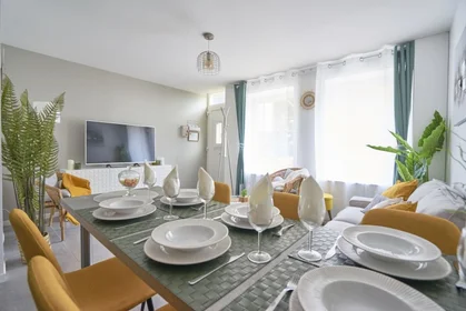 Private room at 141 Georges Pompidou, image 1 of 10