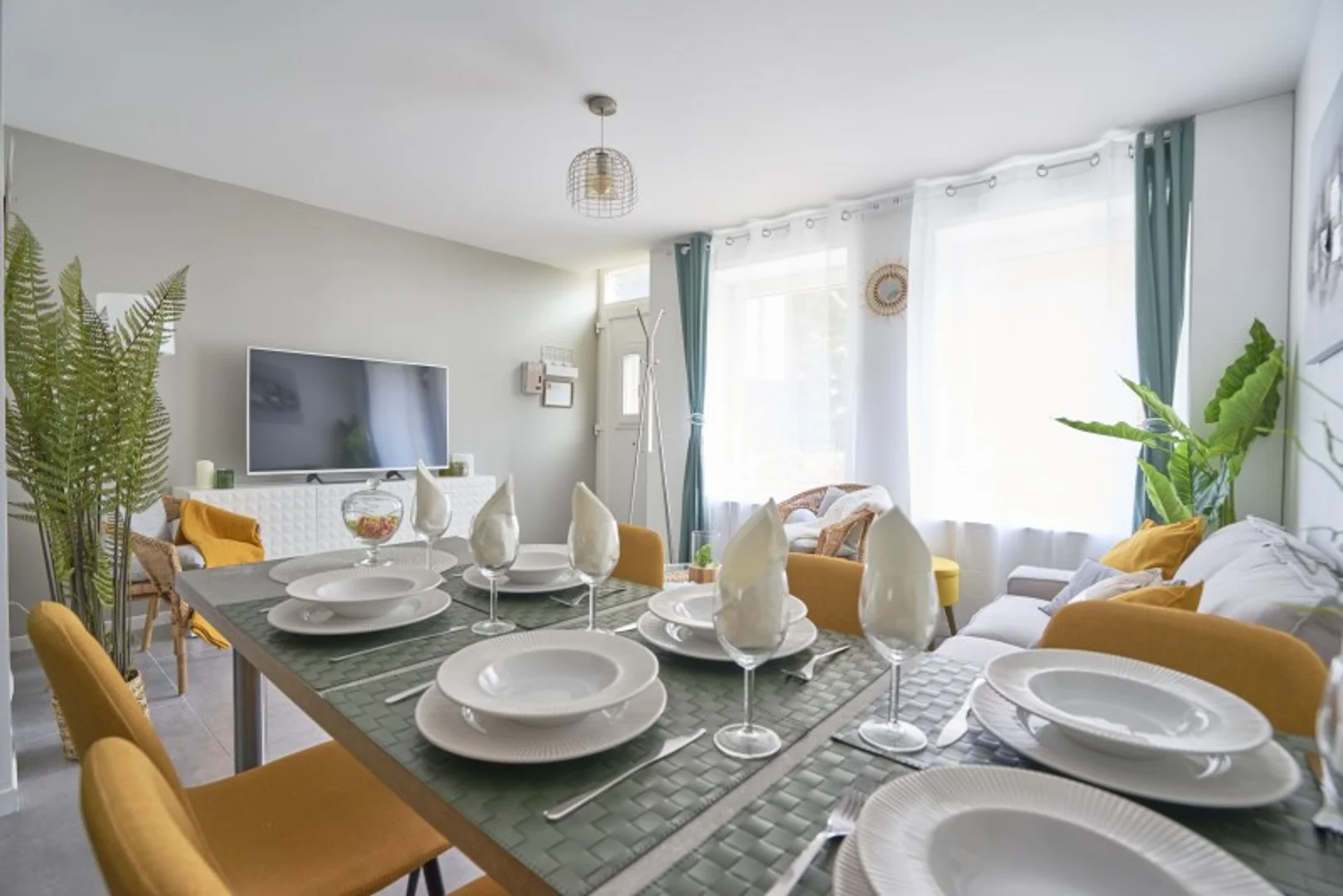 Room for rent in student apartment in , fully furnished