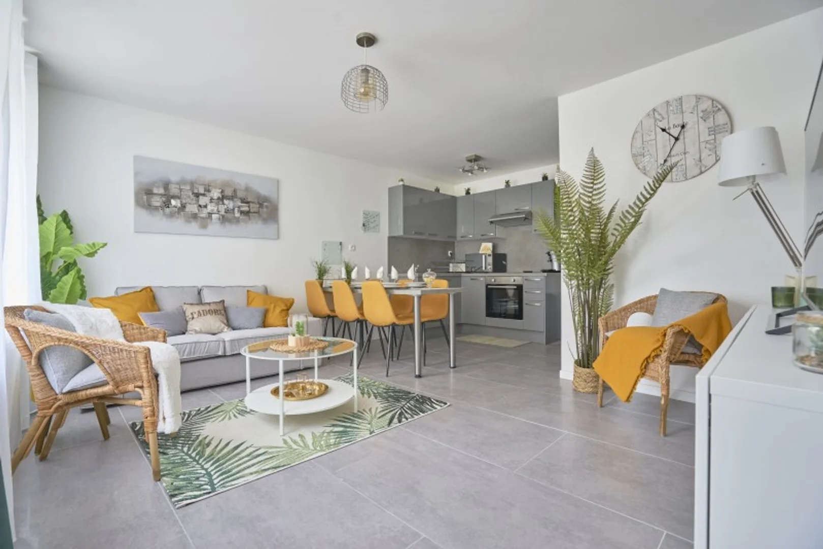 Comfortable and spacious student room in 