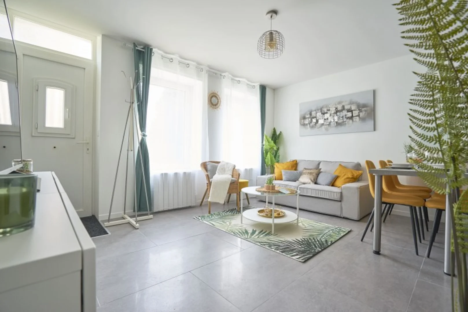 Comfortable and spacious student room in 