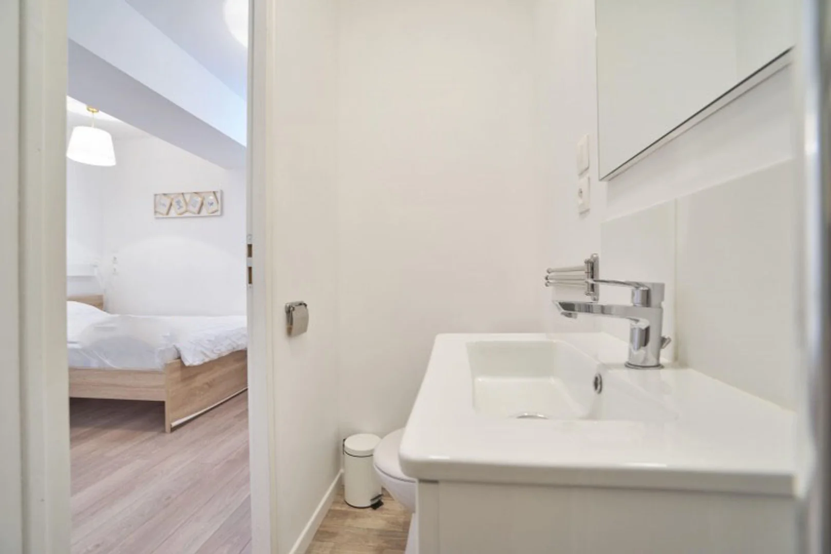 Student-friendly room in  with modern amenities