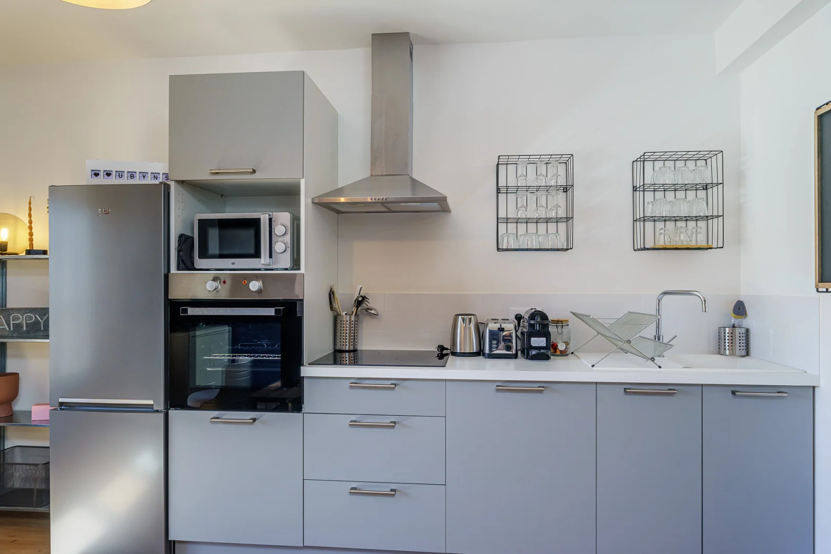 Chambre d'étudiant à  avec espace d'étude et installations communes