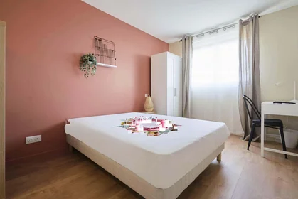 Quarto privado em 4 Pl. Général Patton, 10000 Troyes, France, imagem 1 de 10