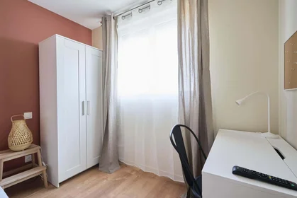 Quarto privado em 4 Pl. Général Patton, 10000 Troyes, France, imagem 3 de 22