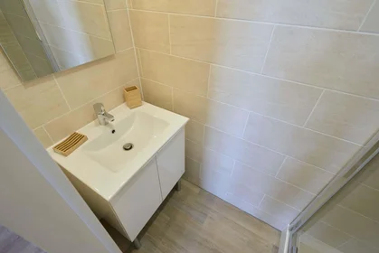Quarto privado em 4 Pl. Général Patton, 10000 Troyes, France, imagem 6 de 22