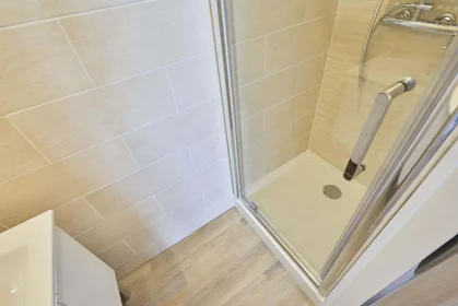 Quarto privado em 4 Pl. Général Patton, 10000 Troyes, France, imagem 7 de 22