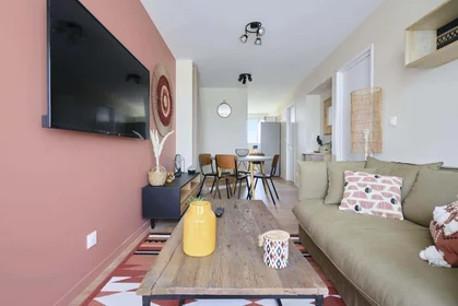 Quarto privado em 4 Pl. Général Patton, 10000 Troyes, France, imagem 9 de 22