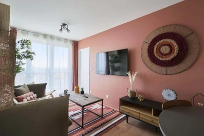 Quarto privado em 4 Pl. Général Patton, 10000 Troyes, France, imagem 10 de 22
