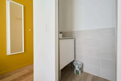 私人房间 在 21 Rue de l'Étape, 51100 Reims, France, 22的图像7