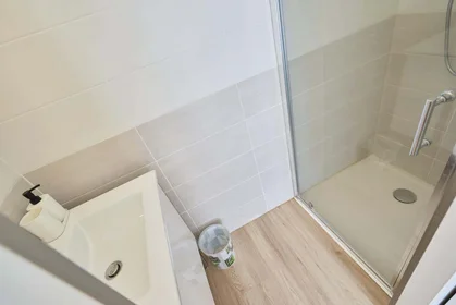 私人房间 在 21 Rue de l'Étape, 51100 Reims, France, 22的图像8