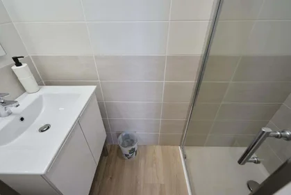 私人房间 在 21 Rue de l'Étape, 51100 Reims, France, 20的图像6
