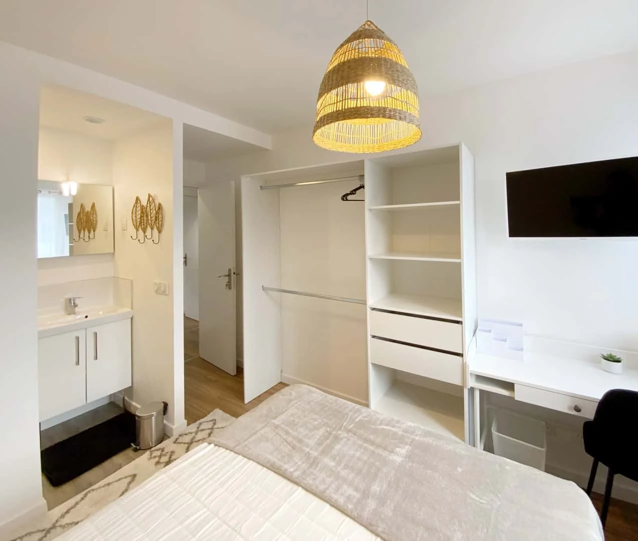 Habitación estudiantil amplia y cómoda en 
