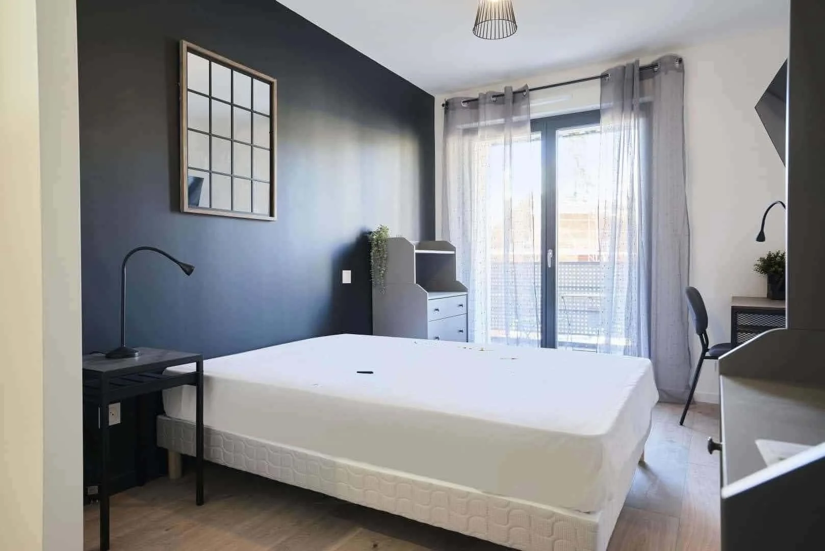 Funktionelles Studentenzimmer perfekt zum Studieren in 