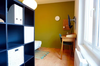 Private room at 12 Rue Davout, 21000 Dijon, France, image 4 of 10