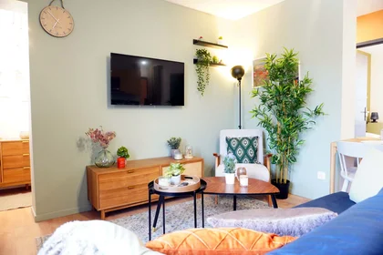 Private room at 12 Rue Davout, 21000 Dijon, France, image 6 of 10