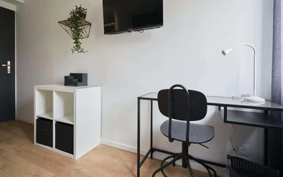 Habitación privada en 29 Av. Major Général Georges Vanier, 10000 Troyes, France, imagen 3 de 22