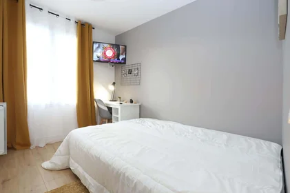 Habitación privada en 1 Av. de la Calypso, 44000 Nantes, France, imagen 1 de 6