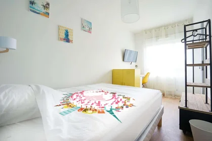 Private room at 1 Rue Cardinal Suhard, 51100 Reims, France, image 2 of 15