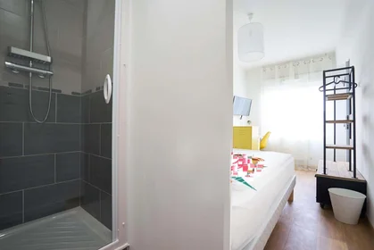 Private room at 1 Rue Cardinal Suhard, 51100 Reims, France, image 3 of 15