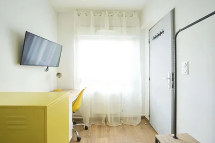 Private room at 1 Rue Cardinal Suhard, 51100 Reims, France, image 4 of 15