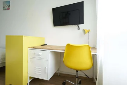 Private room at 1 Rue Cardinal Suhard, 51100 Reims, France, image 5 of 15