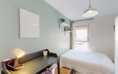 Private room at 2 Rue Félix Trutat, 21000 Dijon, France, image 2 of 13