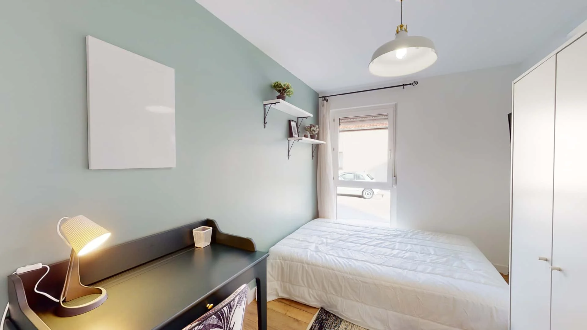 Affordable room for students with ample lighting in 