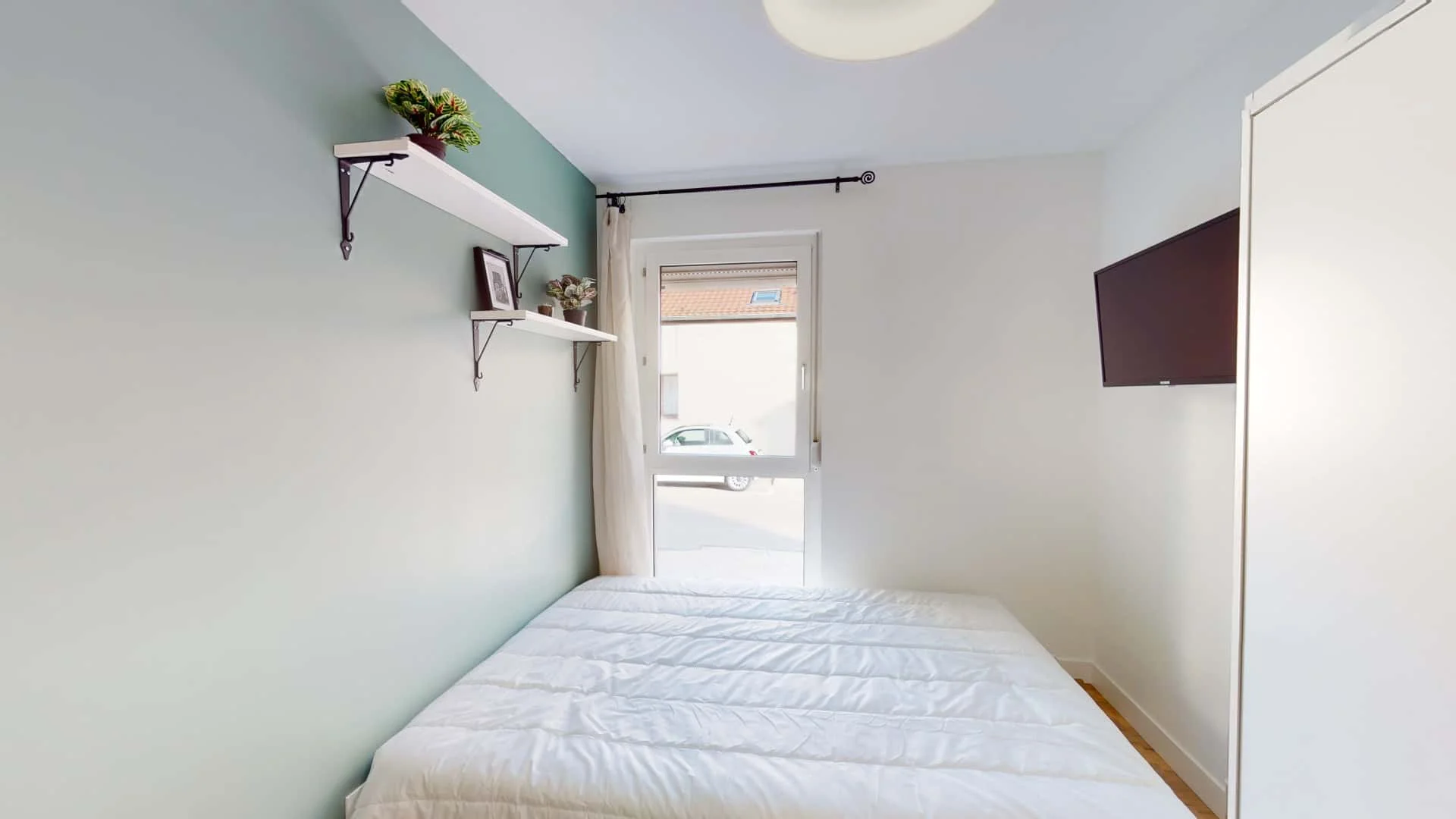 Cozy room for students available in 