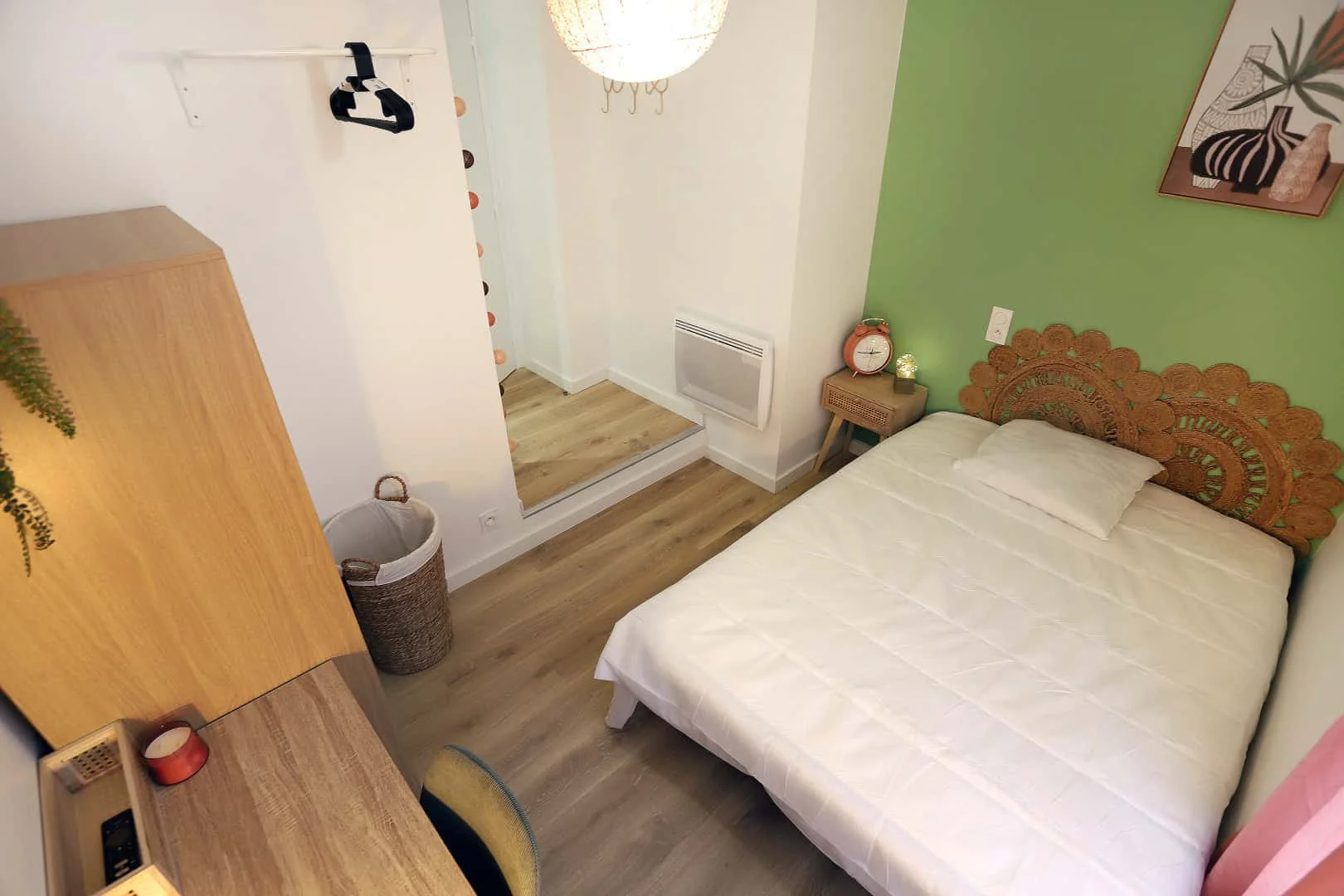 Quarto de estudante económico perto do campus em 