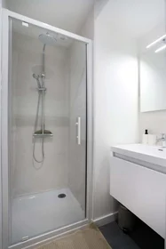 Private room at 7 Rue Caffarelli, 29200 Brest, France, image 2 of 9