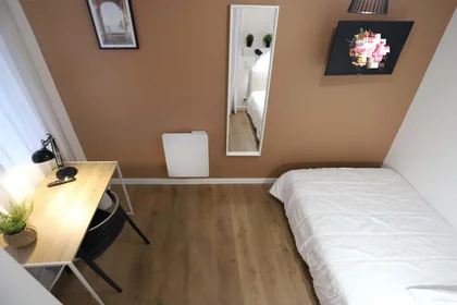 Private room at 7 Rue Caffarelli, 29200 Brest, France, image 3 of 9