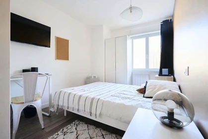 Valenciennes de çift kişilik yataklı kiralık oda