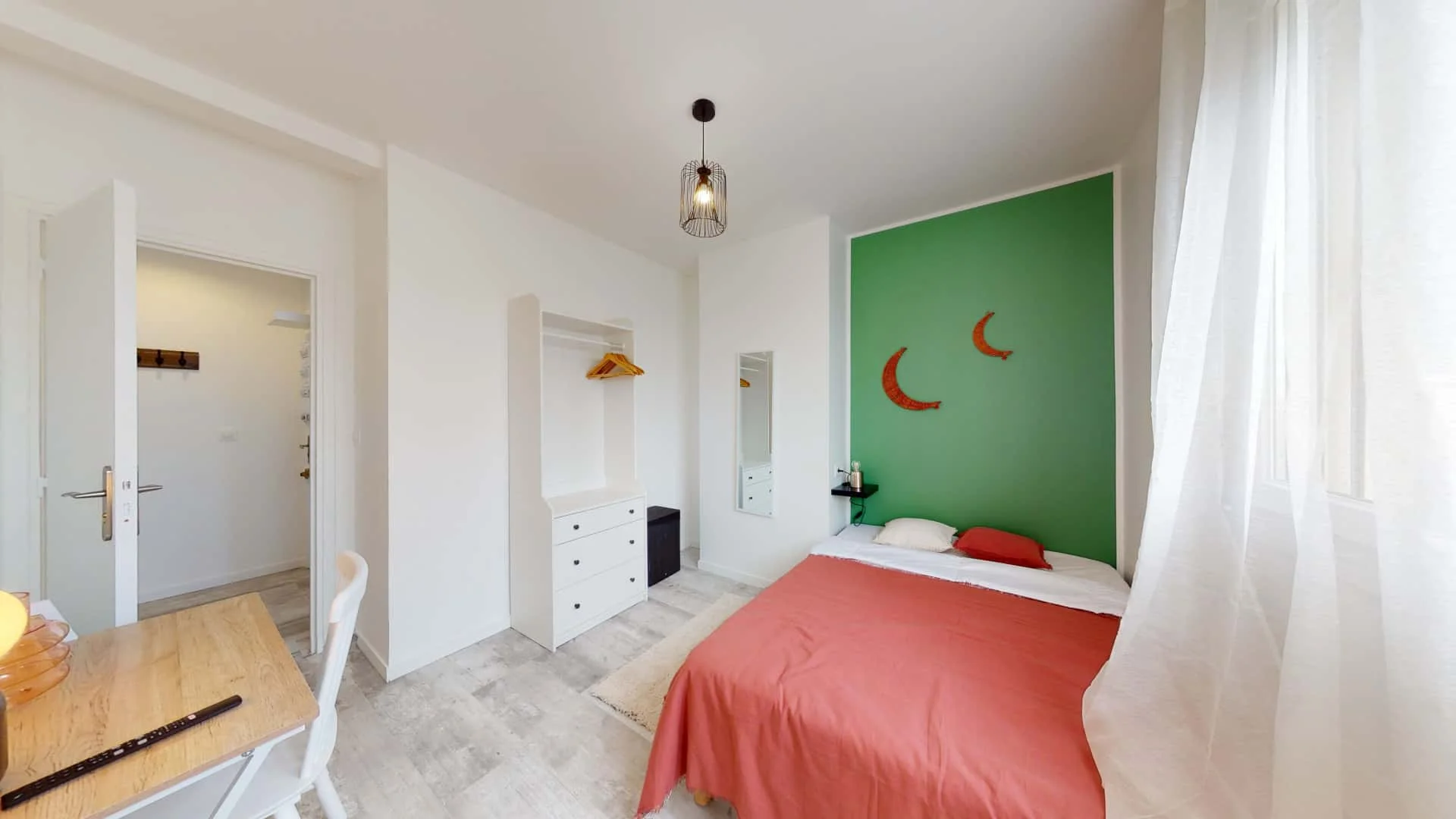 Habitación acogedora para estudiantes disponible en 