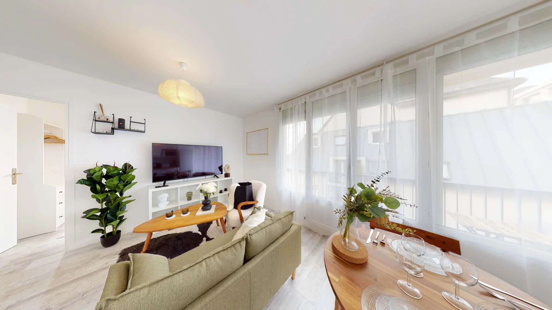 Habitación estudiantil luminosa y aireada con fácil acceso a la universidad en 