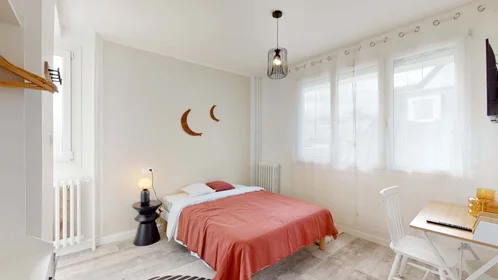 Habitación privada en 2 Quai Jacques Anquetil, 76100 Rouen, France, imagen 2 de 10