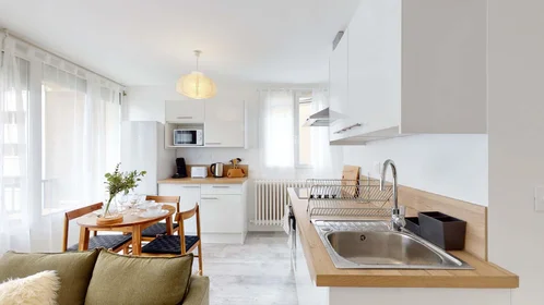 Habitación privada en 2 Quai Jacques Anquetil, 76100 Rouen, France, imagen 8 de 10