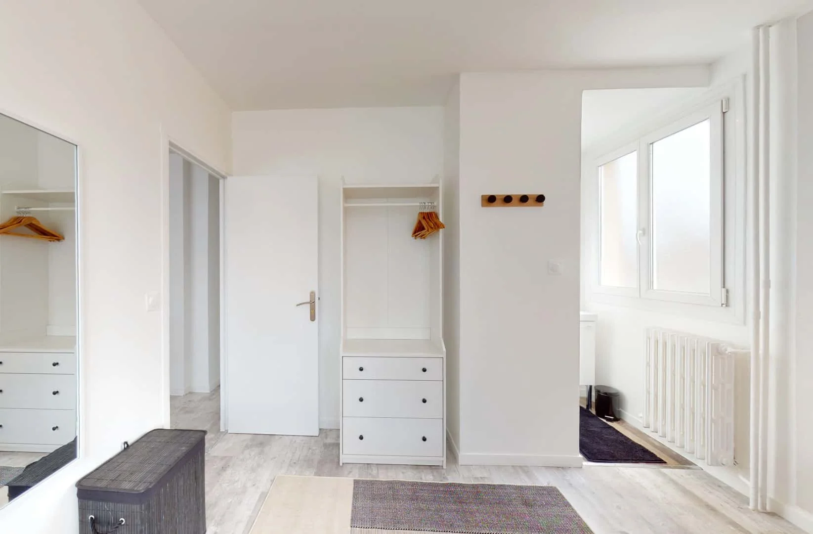 Habitación estudiantil amplia y cómoda en