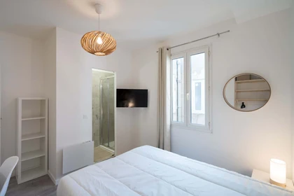 Habitación privada muy luminosa en Toulon